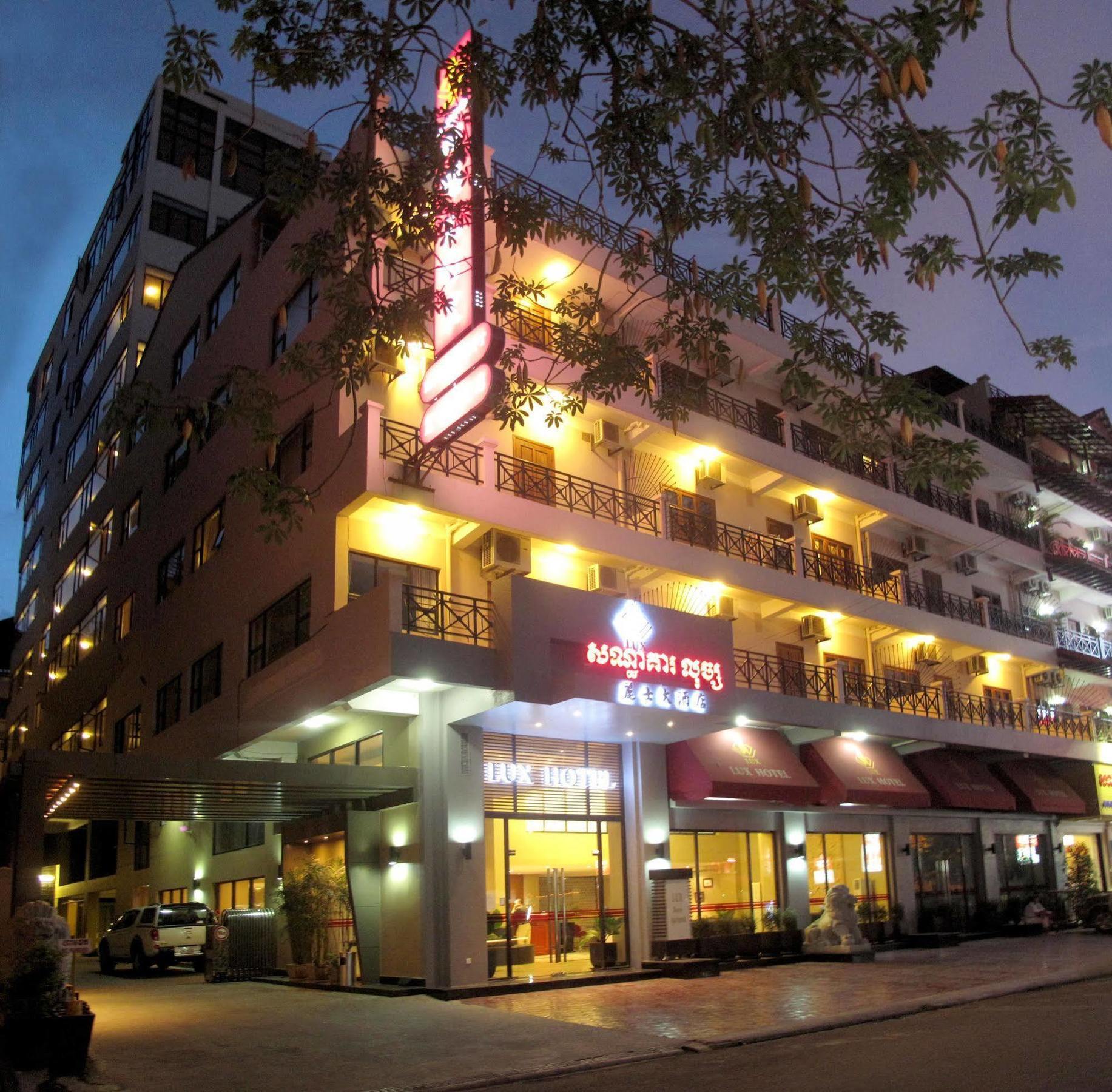 Lux Riverside Hotel & Apartment Phnom Penh Exterior photo